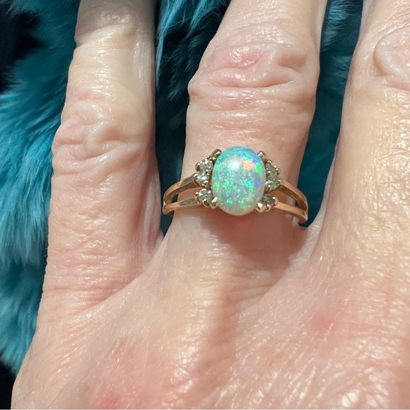 Unbranded Jewelry - Opal & Diamonds in 14k Yellow Gold